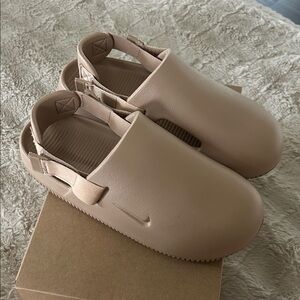 Nike Calm Mule NA Tan Slip-On Shoes size 6 men’s size 7 women’s